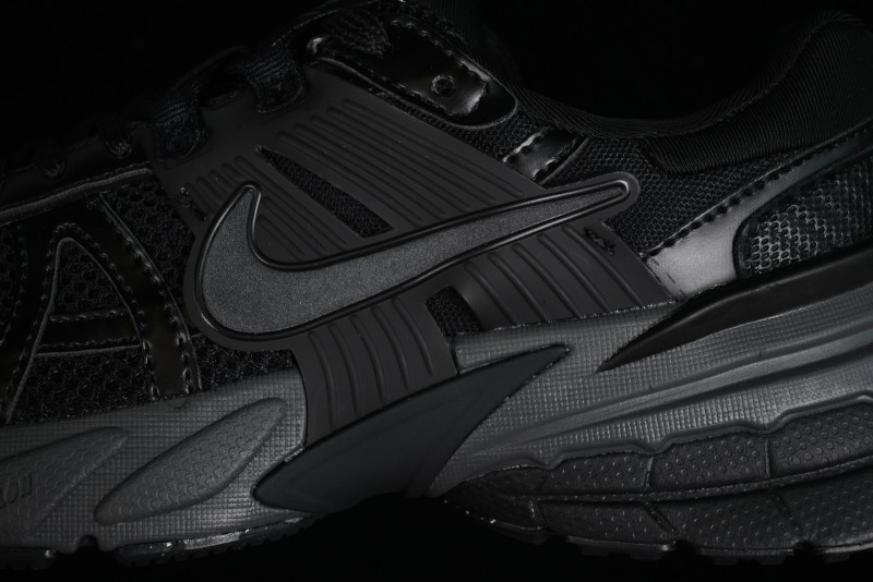 Nike V2K Runtekk 3XL Retro Low-Top Running Shoes with Shock Absorption and Anti-Slip Design - FD0736-001