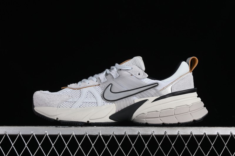 Nike Runtekk Run Retro Low-Top Running Shoes with Cushlon Midsole and Anti-Slip Design - FN6703-002