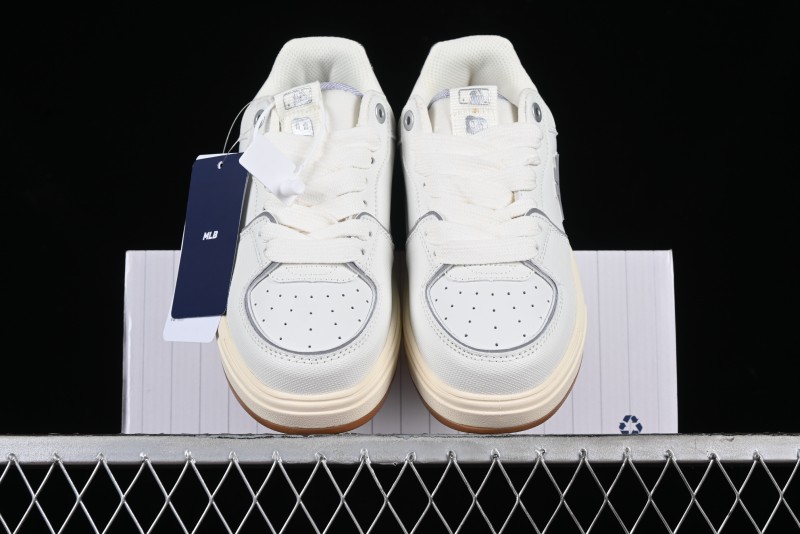 New York Yankees MLB Chunky Runner Basic Lace-Up Lightweight Casual Sneakers - 3ASXCBS4N50IVS