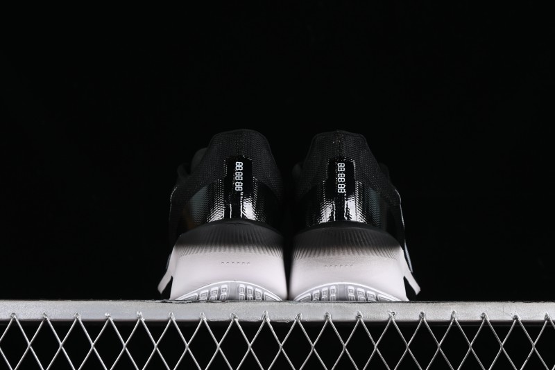 Nike Zoom Fly 6 Running Shoes with Flyknit Material and Carbon Fiber Plate for Superior Elasticity - FN8454-001