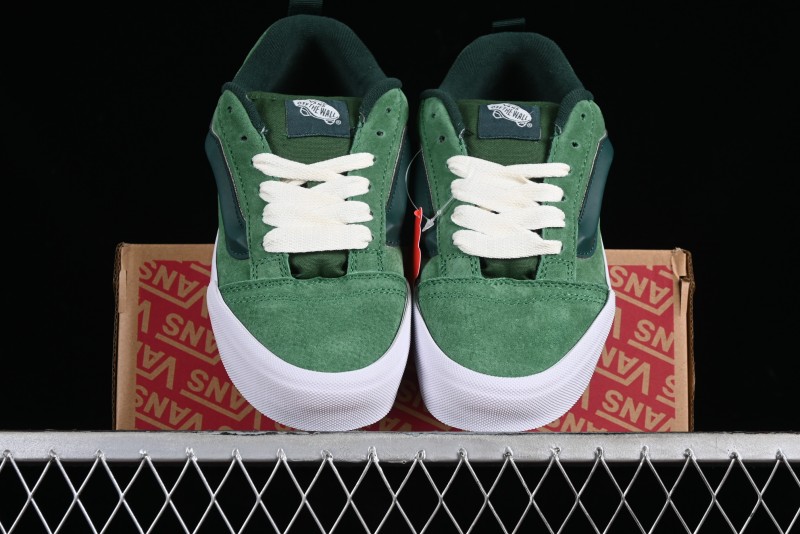 Vans Classics Knu Skool Retro Sneakers with Enlarged Toe and Thickened Tongue - VN0009QCLC2