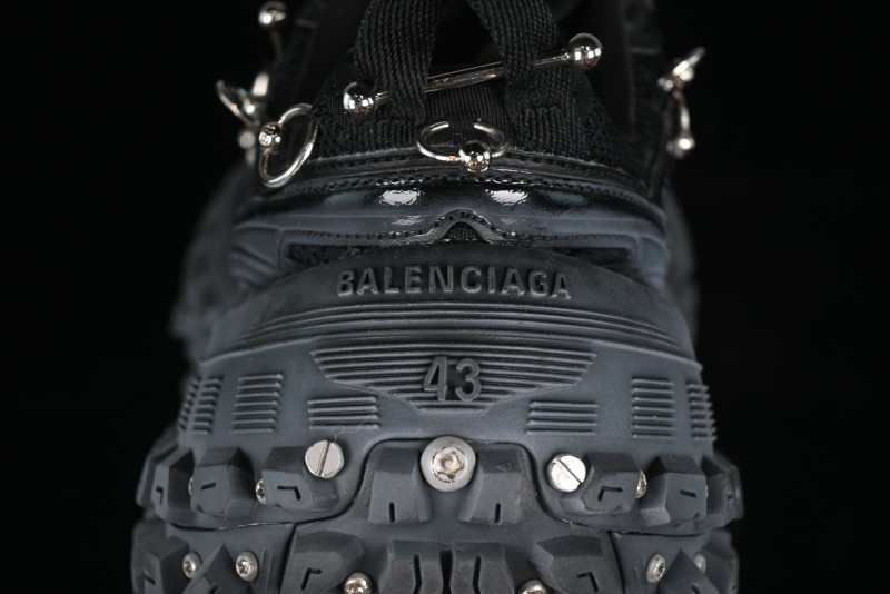 Balenciaga Defender Rubber Platform Sneakers Low-Top Combat Outdoor Shoes with Studded Design and Exaggerated Tire Tread Sole - W2RAG1081