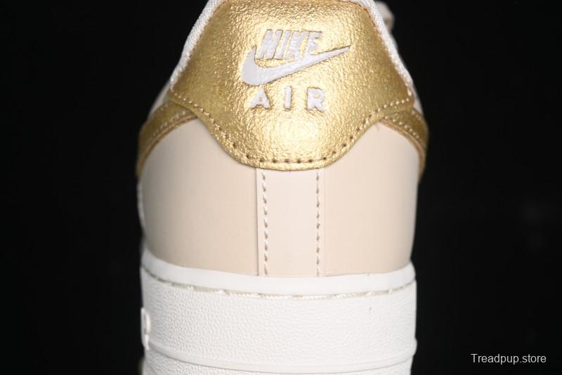 Nike Air Force 1 '07 Low Top Sneakers with Full-Grain Leather and Air Cushion - DQ7569-102