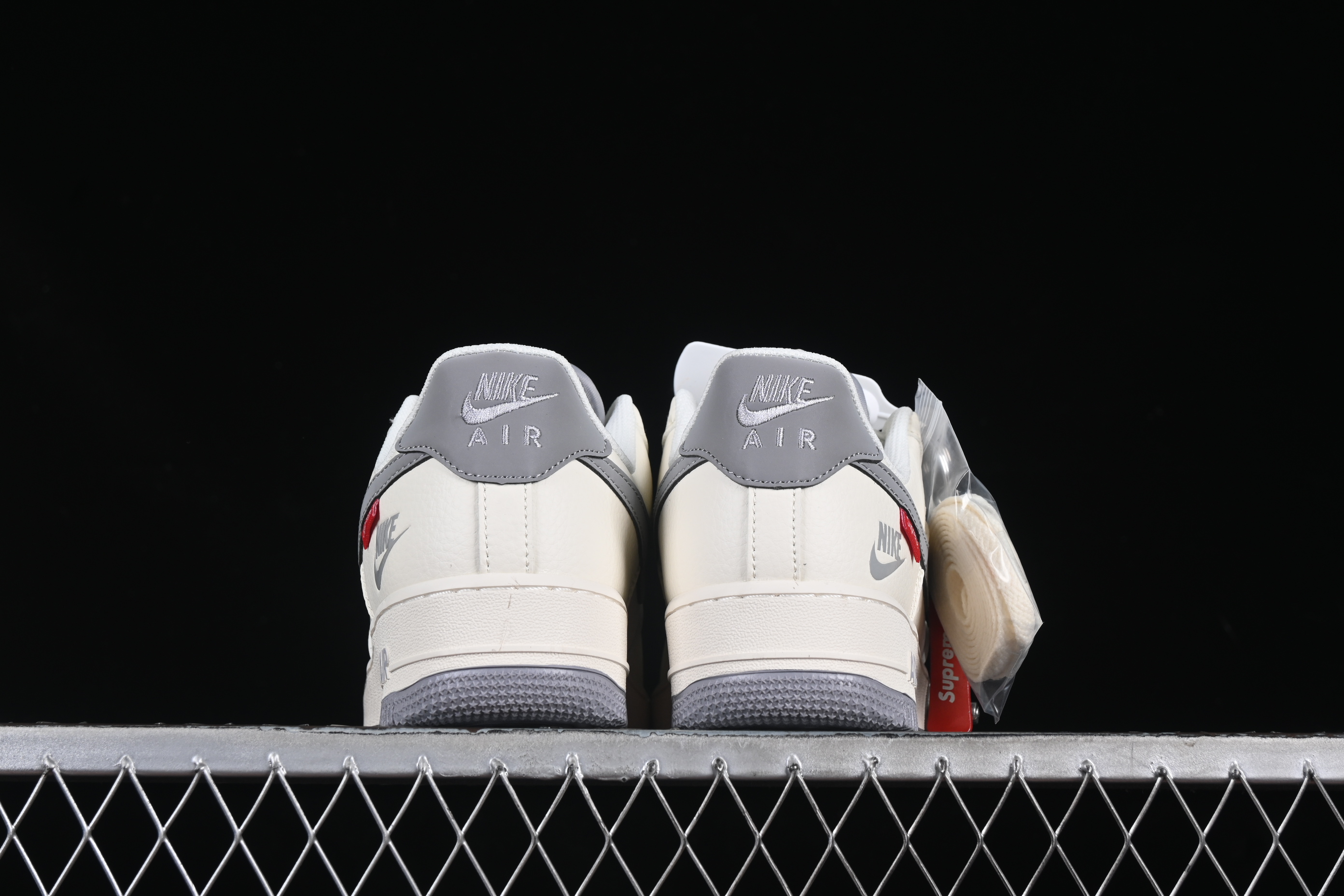 Nike Air Force 1 '07 Low Supreme Collaboration Casual Sneakers with Red Swoosh - HH7518-039