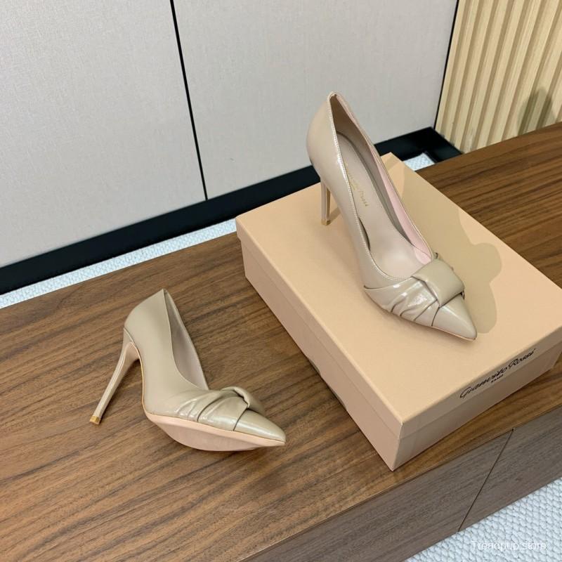2025 Women Gianvito Rossi Beige Leather Pumps KFY00300