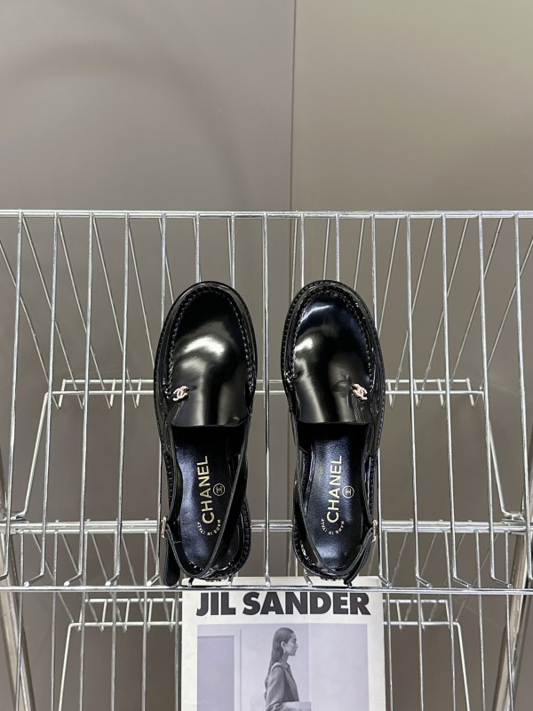 2025 Women Chanel Black Leather Loafers CC Logo KFY00300