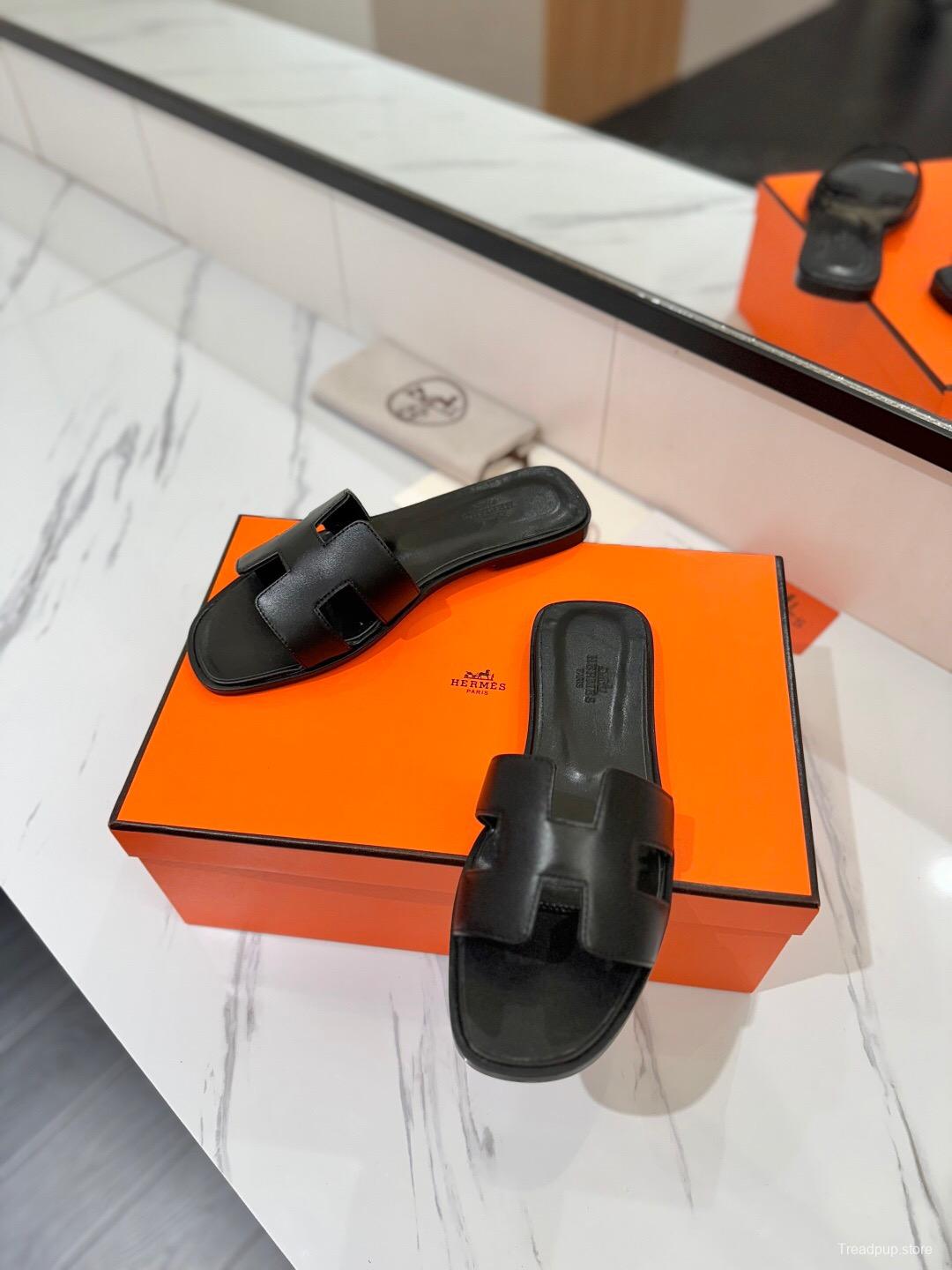 2025 Women Hermès Black Leather Slippers