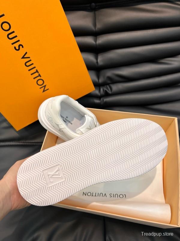 2024 Men Louis Vuitton White Leather Casual Sneakers MJ00400