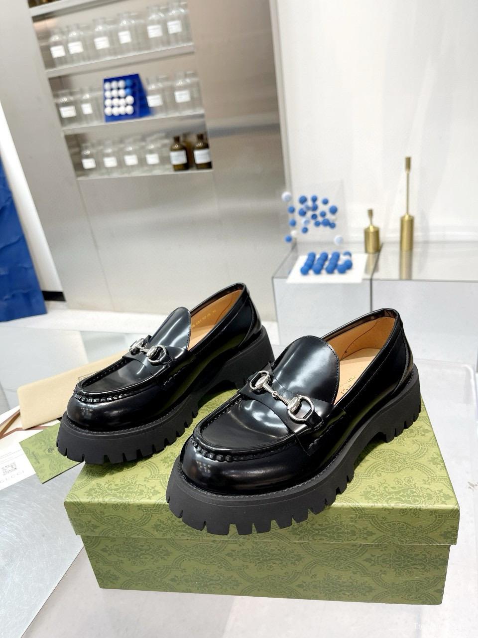 2024 Unisex Gucci Black Leather Loafers MJ00320(F/W)