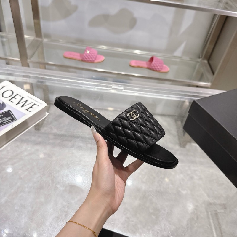 2025 Slippers Chanel Black Quilted Leather Slippers