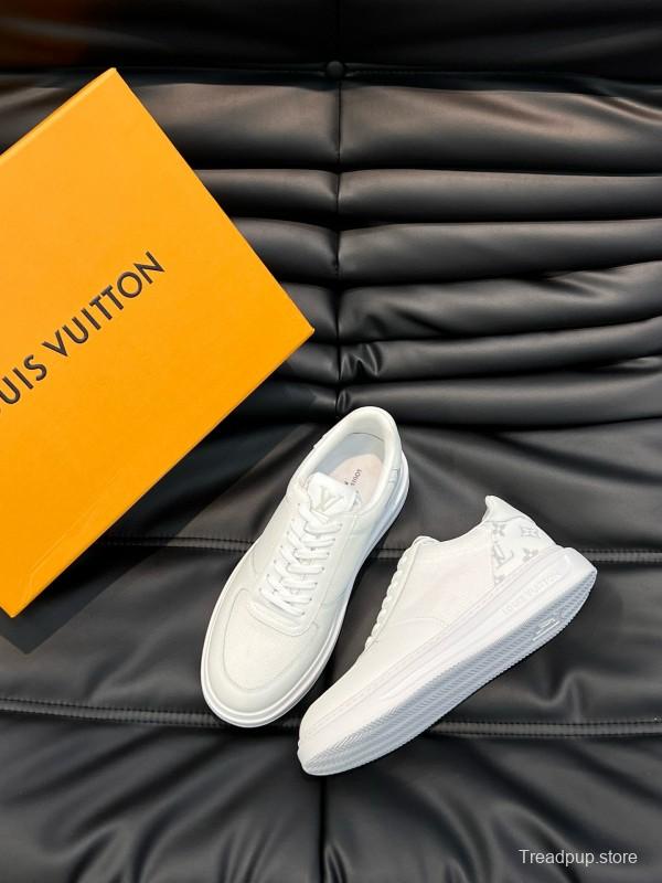 2024 Men Louis Vuitton White Leather Casual Sneakers MJ00400