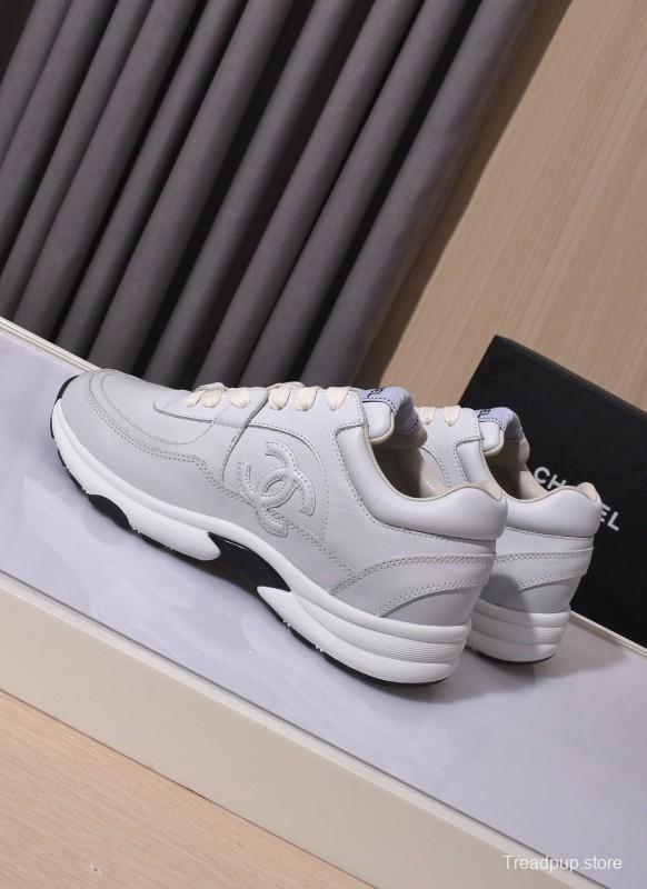 Chanel Loafers Classic Style with Gradient Logo and Platform Sole - KFY00350