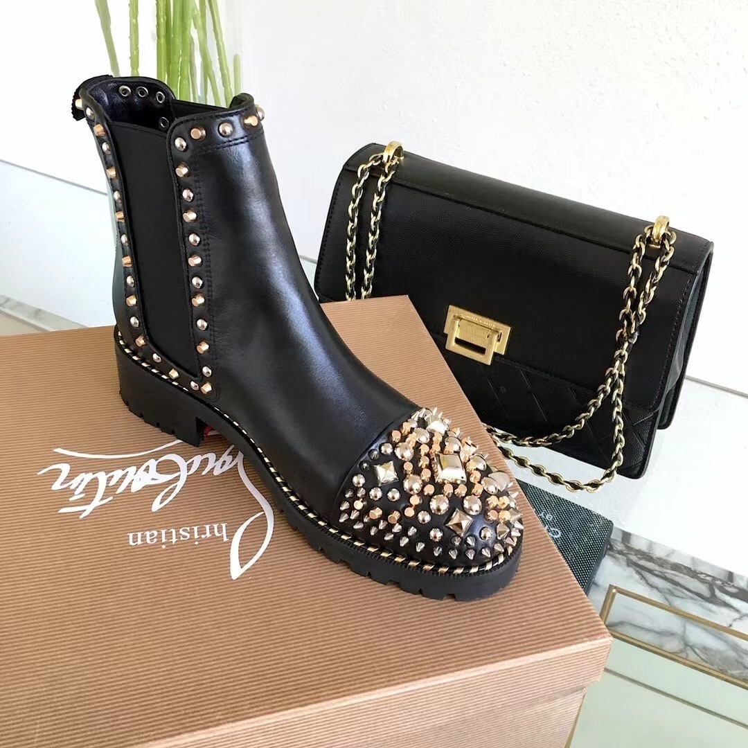 Christian Louboutin Fall/Winter 2025 Classic Ankle Boots with Studded Toe and Dual-Color Sole - LY00350
