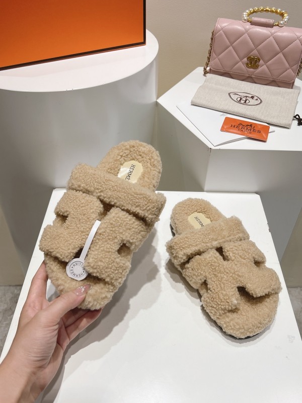 H Full Straight Hair Grain Fur Slippers - LY00300